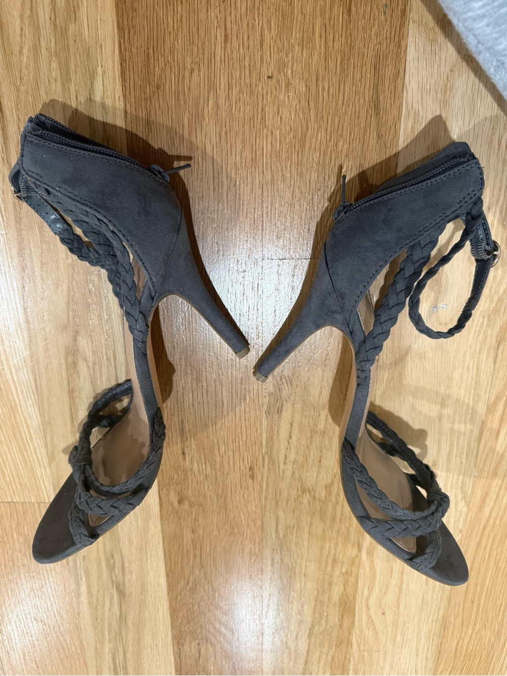 LC Lauren Conrad Pie Crust Braided Gray Suede Heel 7.5 - Picture 12 of 15